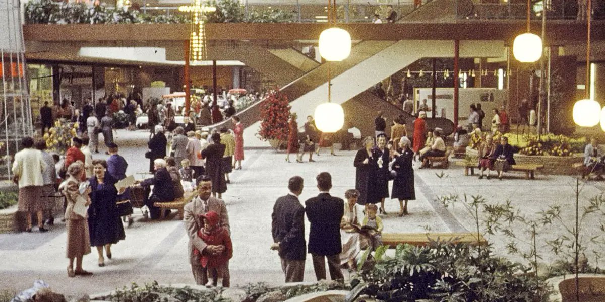 April 9, 1965: The first indoor shopping mall, Northland Center, opened in Michigan, changing the retail landscape and consumer behavior. #RetailHistory #ShoppingMall
