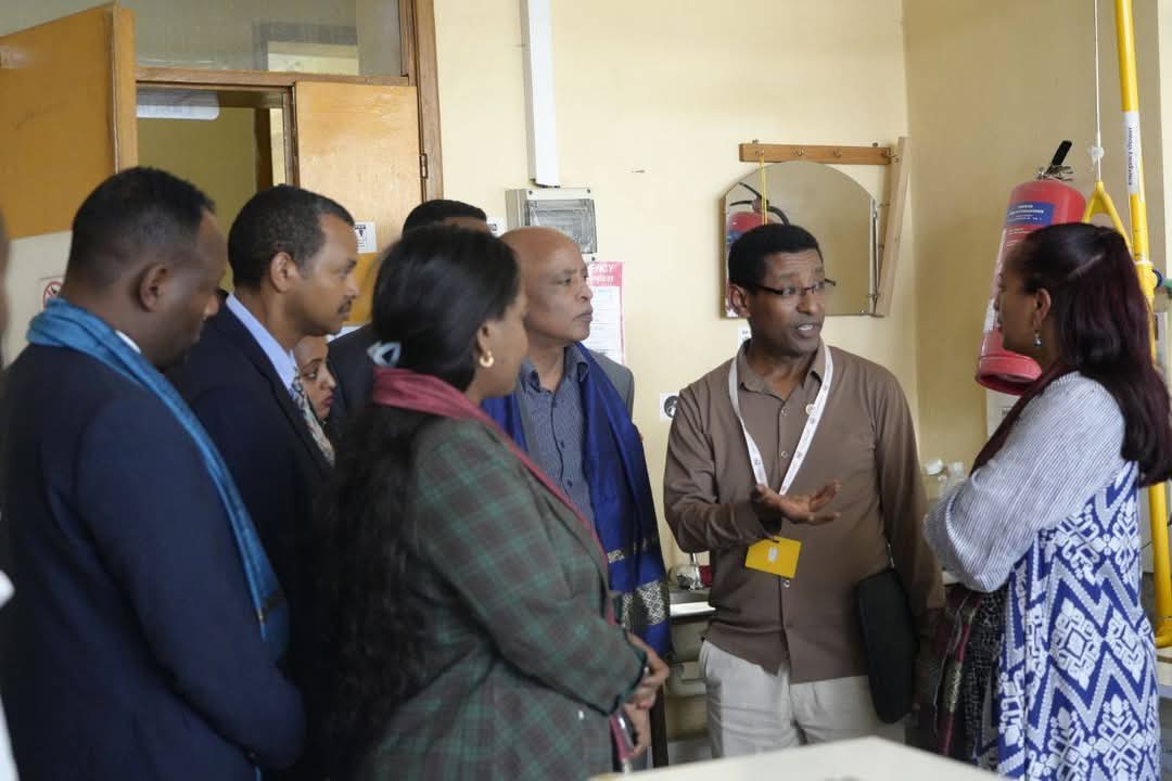 afeworkkassu's tweet photo. Minister of @FMoHealth HE Dr @MekdesDaba, State Minister HE @frehiwot_a82101, Dr @MebreMassebo, experts & TAs visited @AHRI_ETH on strengthening #Research, #Innovation, #ClinicalTrias, #Bioequivalence, #ProductDevelopment & #ScientificEvidenceGeneration for policy/practice.
@WHO https://t.co/KMsWC20xrH