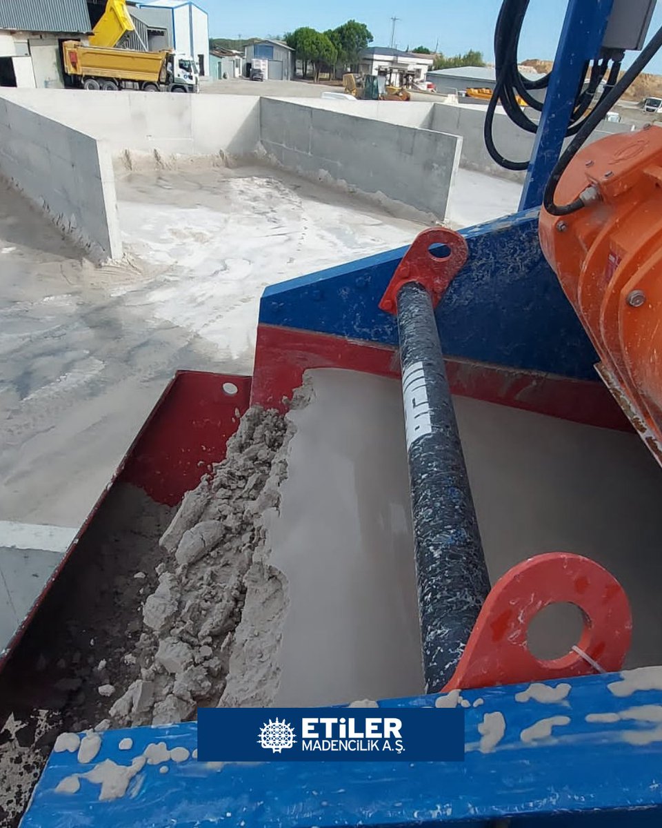 Sanayi kumu yıkama tesisimizdeki çalışmalardan kareler.

#etilermadencilik #madencilik #kum #beyazsiliskumu #siliskumu #kumocağı #madenocağı #seramik #inşaat #hammadde #hammaddeüretimi #istanbul #türkiye #türkiyemadencilik