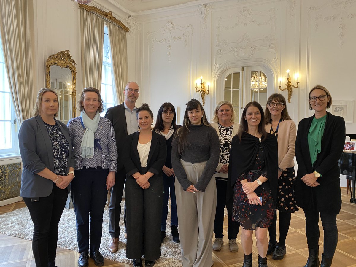 Heute durften wir die Kanzlist:innen der schwedischen Konsulate in Österreich in unserer Botschaft in Wien willkommen heißen! Dieses Treffen stärkt nicht nur unsere Zusammenarbeit, sondern unterstreicht auch die enge Verbundenheit Schwedens mit Österreich. Vielen Dank!