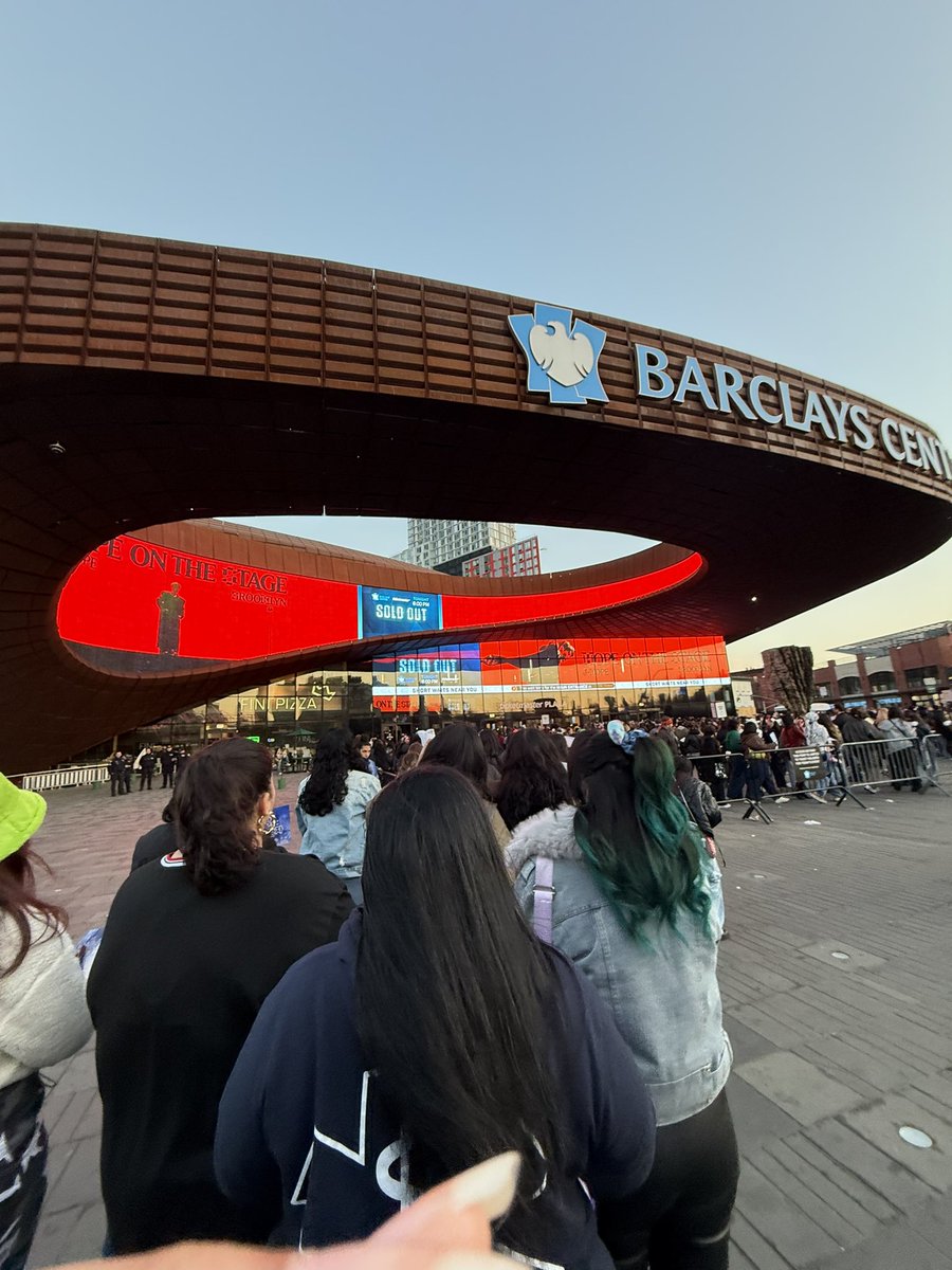 Melz882's tweet photo. 03.13.2025— BEST NIGHT OF MY LIFE💜
I finally got to see the legend himself–my one &amp; only HOBI🥹 An absolute ICON….his aura is unmatched🤯 He is truly a PERFORMER!! The show was incredible…Hobi killed the stage🔥👑 I’m a mess😩😱

#jhope_TOUR 
#HOPE_ON_THE_STAGE_TOUR_Brooklyn https://t.co/mUq4rcYo9v