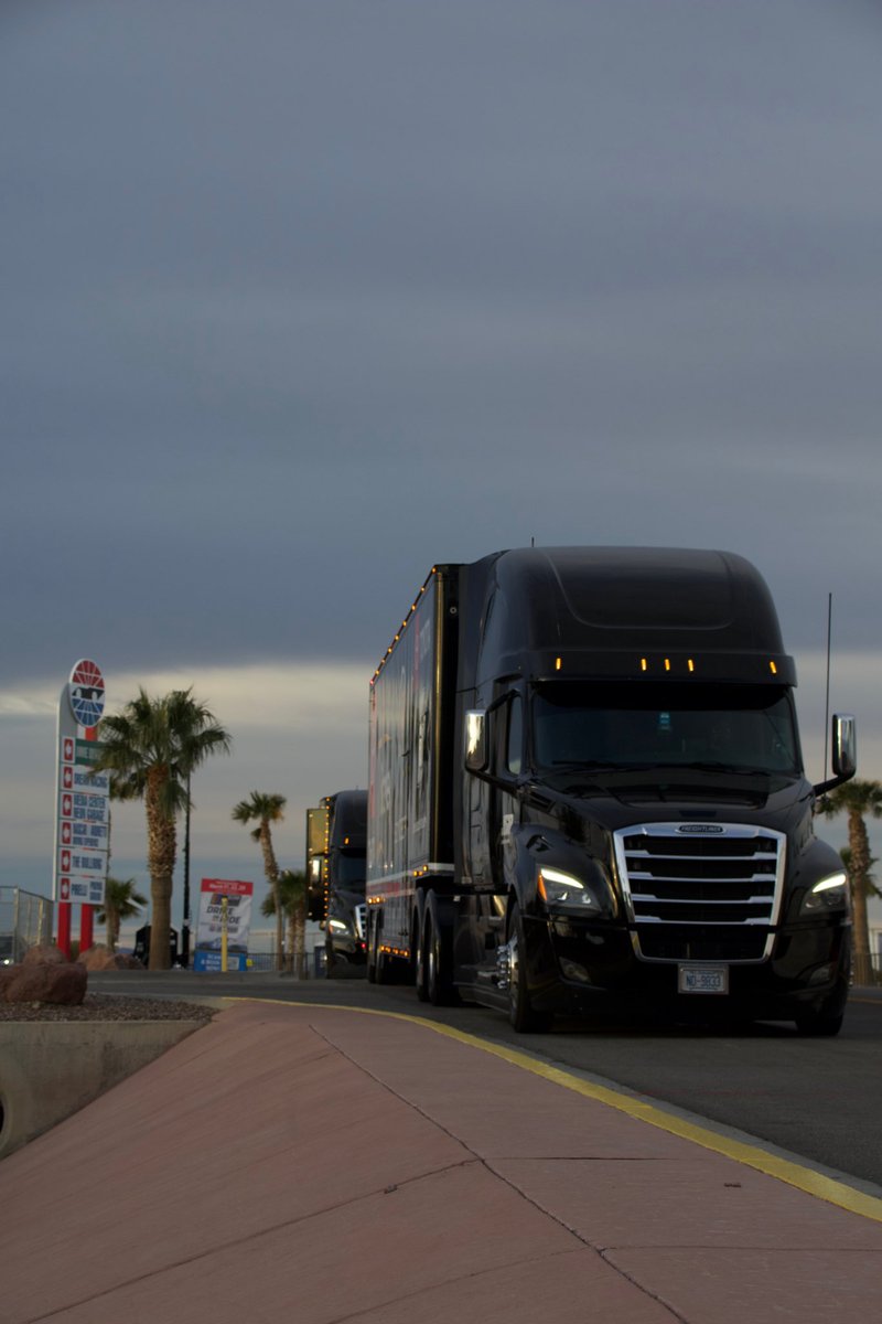 LVMotorSpeedway's tweet photo. Welcome to the party! 😎 https://t.co/KcPjGNmbL4