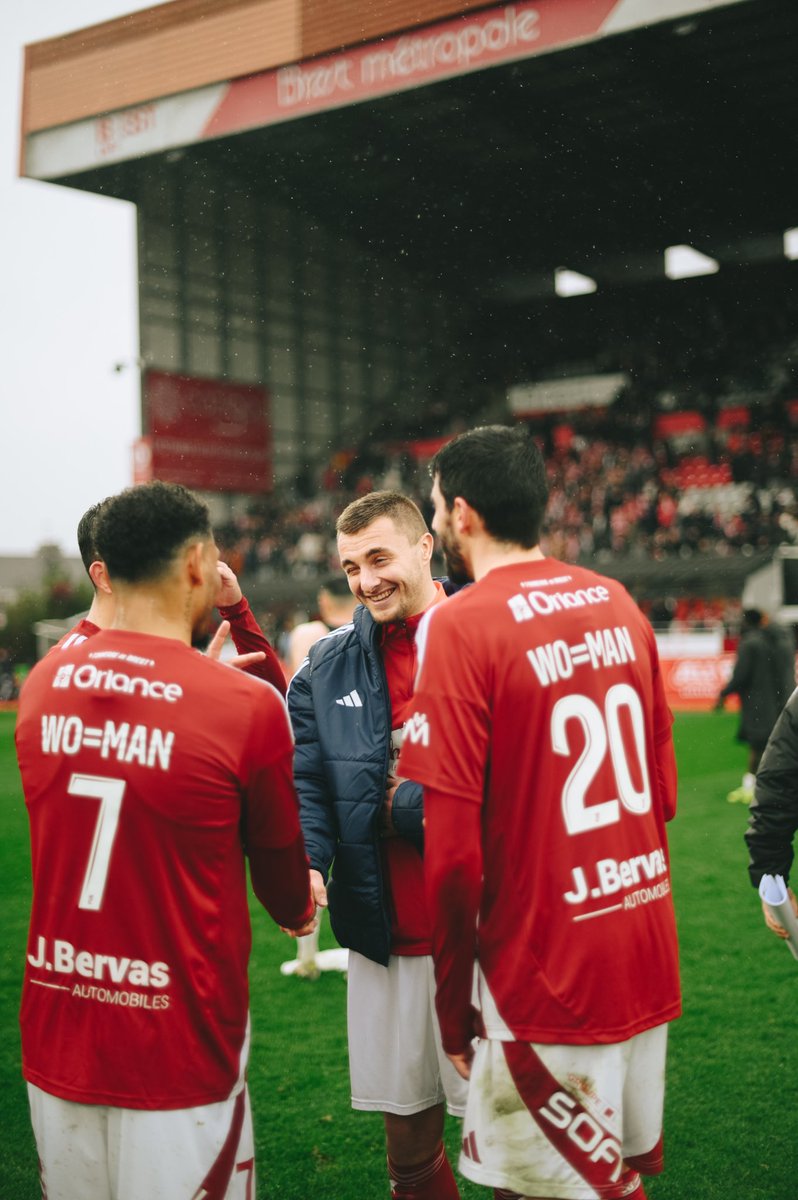 Merci à tous pour vos messages 🙏
Un gros choc avec un peu de dégâts mais tout va bien , je n’ai pas de douleurs 👍
À très vite sur les terrains 💪🔴⚪️