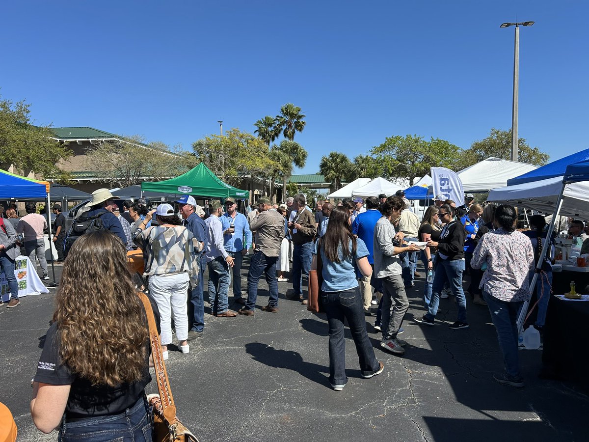FranklinGinFL's tweet photo. Lots of steps logged, lots of learning, lots of good food and lots of networking at the #FloridaCitrusShow yesterday. Thanks to all who attended. Thanks to @UFIFAS_IRREC and @USDA_ARS for the partnership. And especially the exhibitors and sponsors who made it all possible. https://t.co/4qr8ULI3Ow