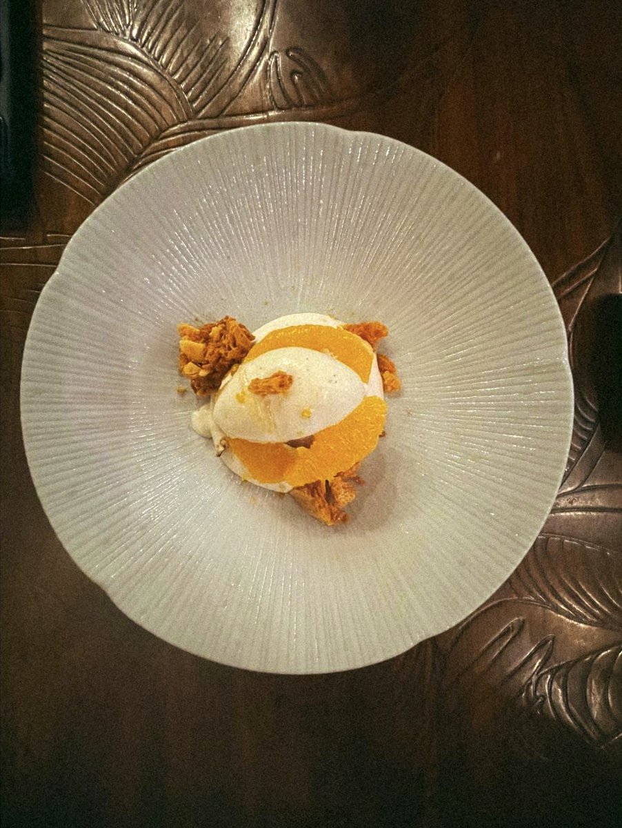 Complétez votre repas avec notre dessert au citron et aux fruits exotiques. 
Compliment your meal with our lemon exotic fruits dessert. 

-
514-750-7534
info@parkresto.com