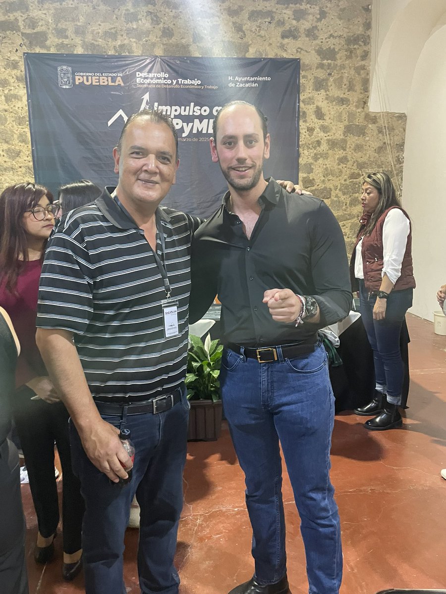 73jbaez's tweet photo. El impulso y acompañamiento a las Pymes es esencial para su desarrollo y éxito .
Excelente trabajo paisano y amigo  @albertolastiri y también felicitaciones a la @EconomiaGobPue ,por seguir la visión de nuestro gobernador @armentapuebla_  !!
#Zacatlan es su casa ! https://t.co/77nl7Kc79m