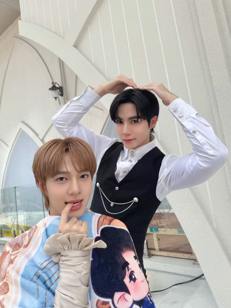 Follow me and I’ll follow you back
Love ZeeNuNew❤️❤️

#ซนซนขอแลกฟอล