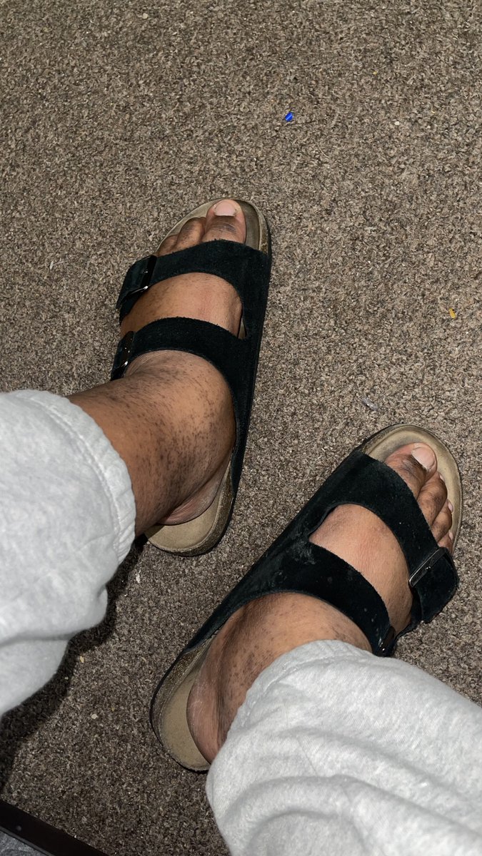 MasterBigBoy101's tweet photo. Love seeing my feet in these sandals 🩴 https://t.co/COVlAxYuUl
