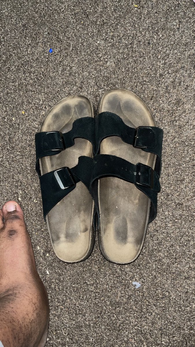MasterBigBoy101's tweet photo. Love seeing my feet in these sandals 🩴 https://t.co/COVlAxYuUl