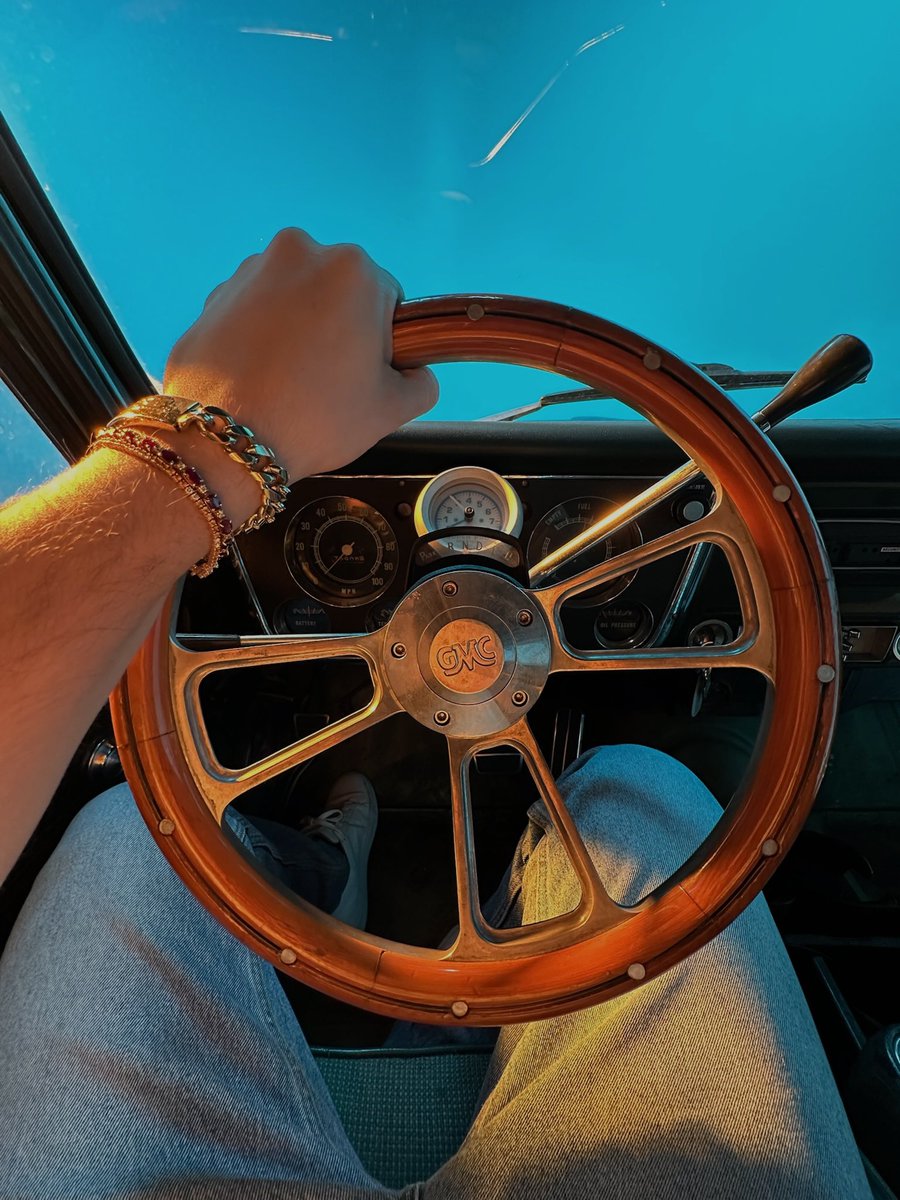 AustinMahone's tweet photo. one week until “Rearview” 🔥 pre-save / pre-add here: https://t.co/zGwBc7cUOx https://t.co/TZRULK0J1D