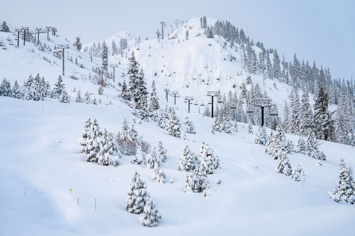 It's been absolutely dumping snow in California. This is from <a href="/palisadestahoe/">Palisades Tahoe</a> yesterday after receiving 25" in 24 hours! More snow is on the way. 

📸 Blake Kessler/Palisades Tahoe