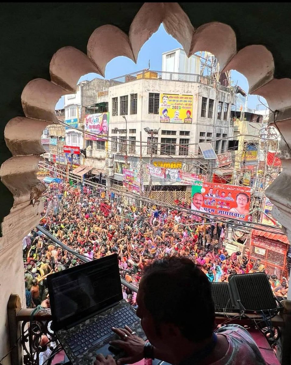 Happy Holi 
प्रयागराज की लोकनाथ वाली #होली की कुछ तस्वीरें 😍♥️
#HoliVibes #Holi #Holi2025 
#HoliHai #HoliCelebration