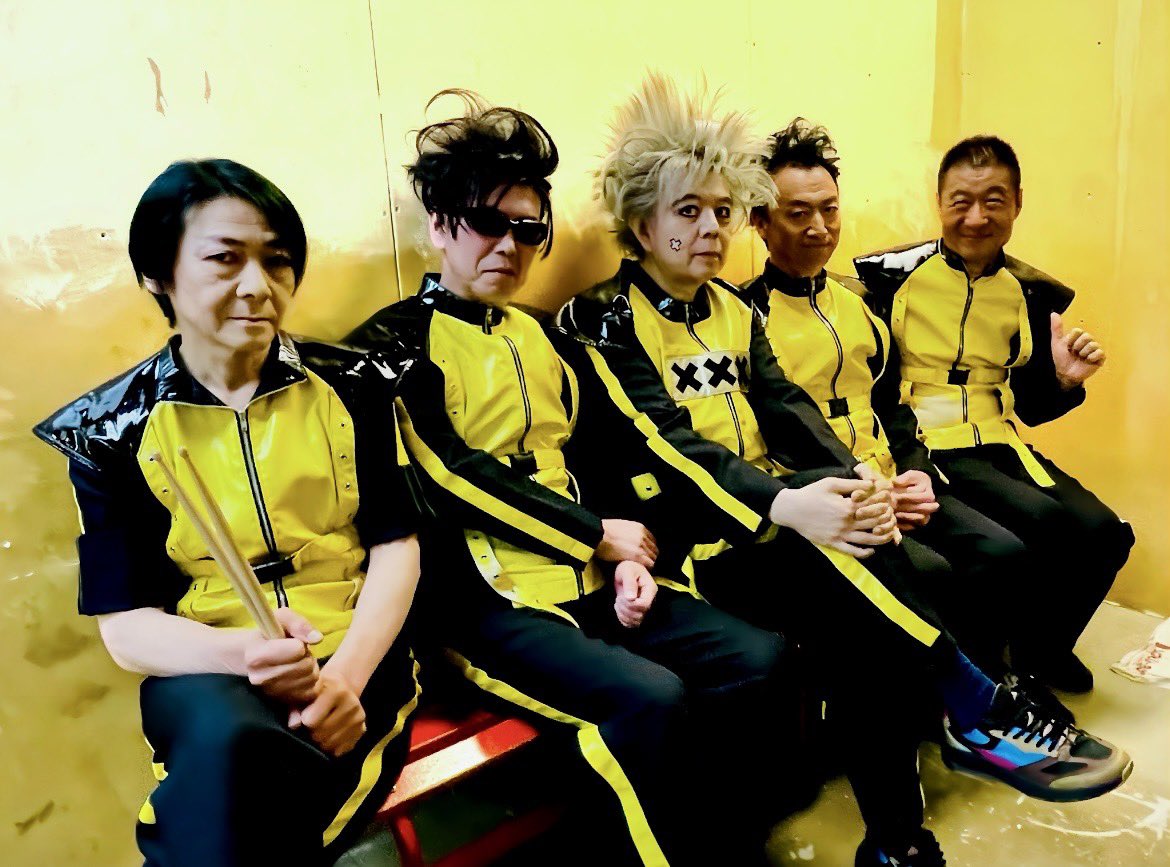 有頂天再結成10周年記念ライブ、終了。御来場の皆さん、気にかけてくれた皆さん、ありがと。
再出発して10年を迎えられたのは皆さんのおかげ。
これからもよろしくお願い。
開演前の私たち。