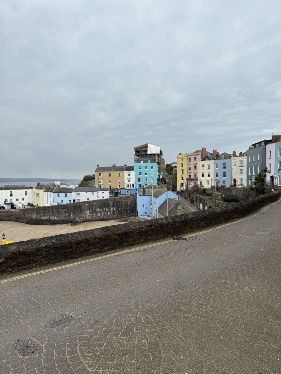 Rob_Evans10's tweet photo. Nice day down Tenby with @amyleewilliams https://t.co/sKEtUUrXJx