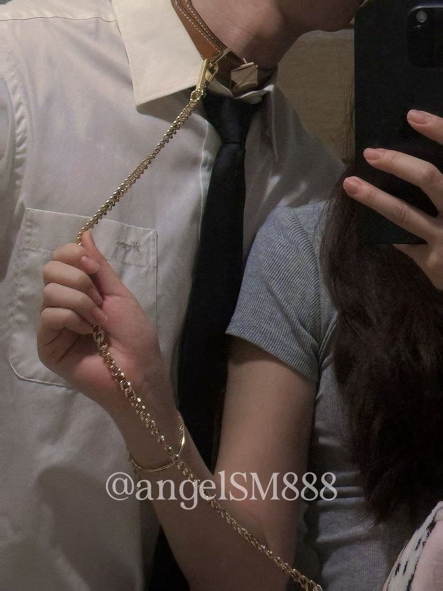 Angel0826_'s tweet photo. 特别喜欢窝在主人怀里,
将鼻子凑到她的脖颈处,
主人的味道犹如系在脖子上的绳索。
项圈:@LockinkOfficial
#索迹 #LOCKINK
#索迹还能这样玩 https://t.co/yIV28VpIKn