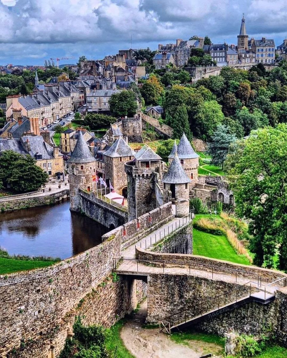 veritebeaute's tweet photo. Château de Fougères, France 🇫🇷🏰

 Le château fort de Fougères, en Bretagne, est l'un des plus imposants de France. Il s'étend sur deux hectares . https://t.co/gLyyhiOdWo