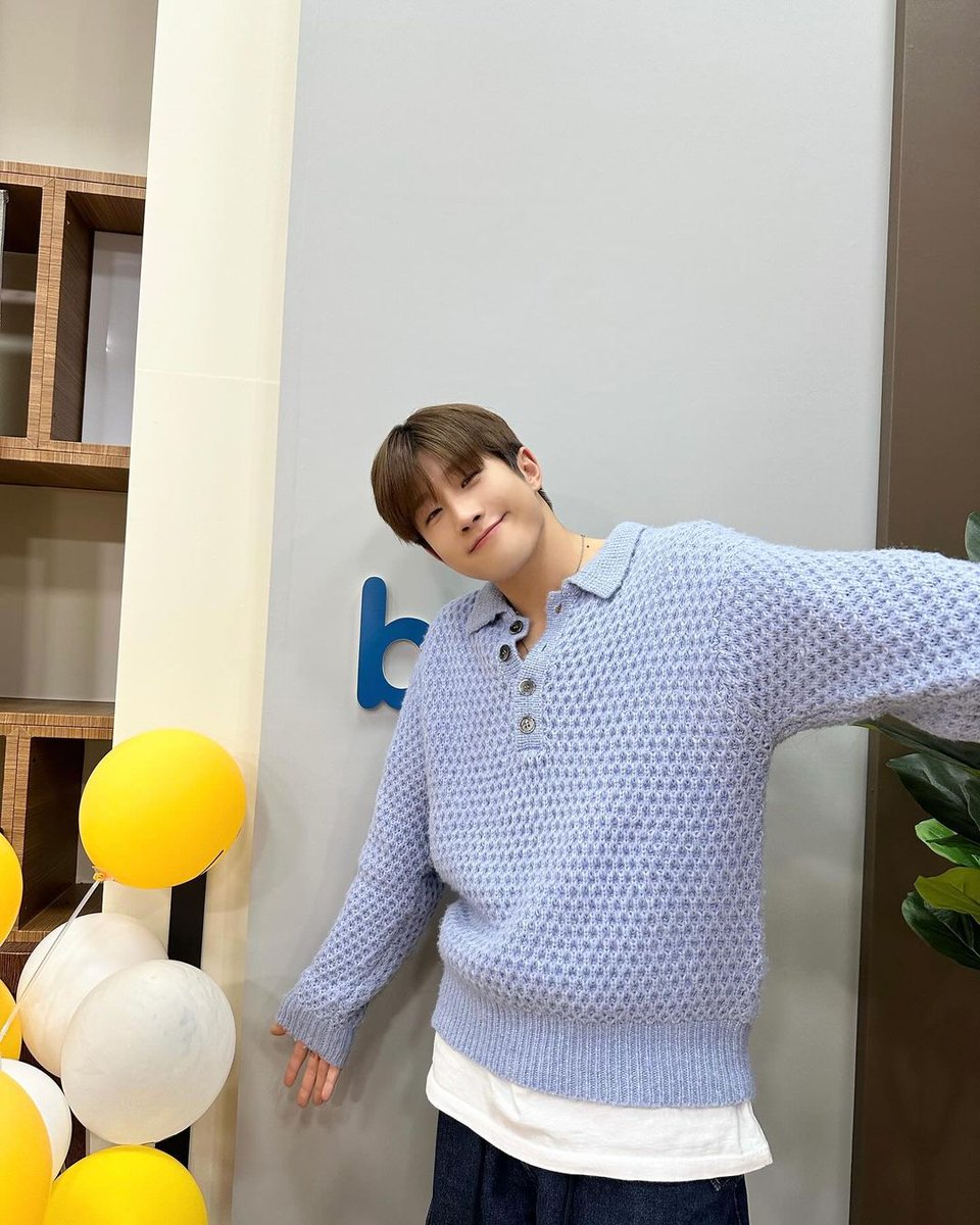 Happiest birthday to THE man of my life. Thankyou for coming in my life jinjin❣️You matter the most to me and I am grateful you exist in this world. Your smile makes me smile and i forget everything. I LOVE YOU💚💚

#강아_진진_생일축하해 
#영원히빛나는_우리리더_생일축하해