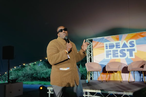 A packed room means nothing without engagement. 

Turn listeners into active participants:  
1 - Ask thought-provoking questions.  
2 - Encourage discussions and input.  
3 - Use storytelling and humor.

Great events inspire action! 

#SpeakEasy #Hosting