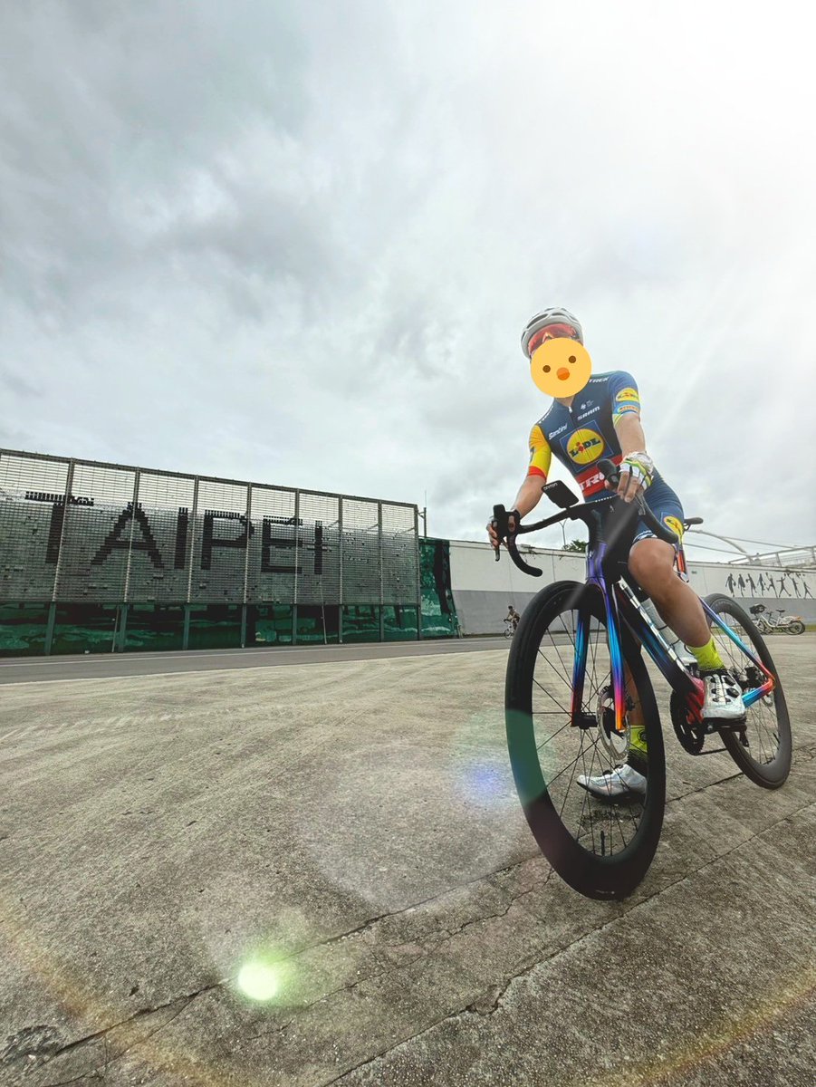 andy10154's tweet image. 轉眼間白色情人節就要過去了～
路上看到兩兩牽著手真棒😊
希望有天也能成為其中一個幸運兒💪

#Trek
#Modone
#Projectone
#skinsuit
#Santini 
#Taipei