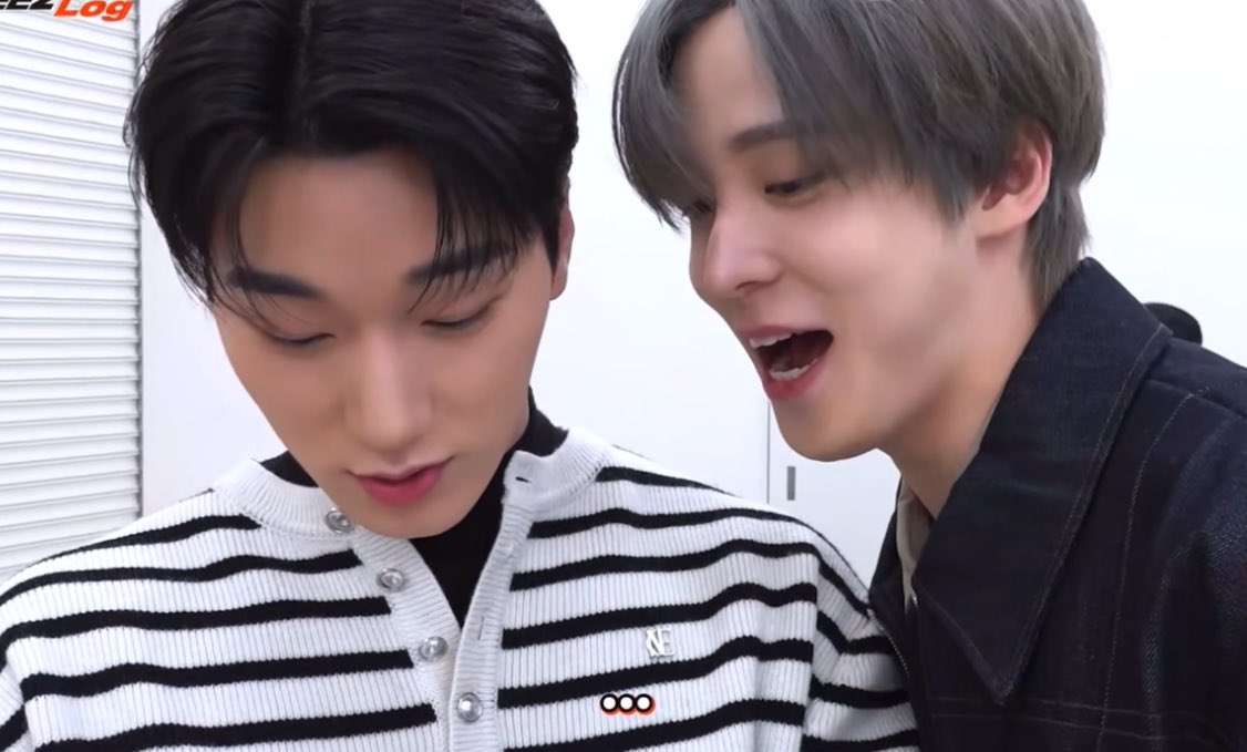 윤낫2세가 인생첫편지써준거읽는중
아빠시발감사합니다
라고써있음
신발을사줫거든..