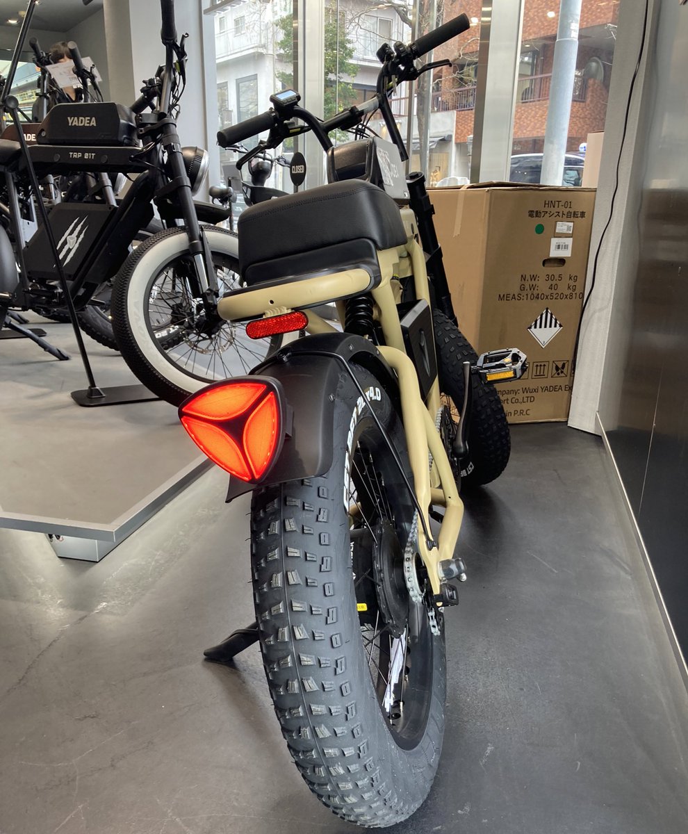 soranokazee's tweet photo. 噂のショールーム
またがせてもらいました🚲
すごい可愛いお姉さんが対応してくれて
最初BGM真っ白→試乗時さよならべいべ
お姉さんスゴイ😍
うっかり買いそう営業上手🤭
#カゼの軌跡をたどる旅
#聖地めぐり #藤井風
#StadiumLiveFeelinGood
#さよならべいべ
#TRP01 #yadea #電動アシスト自転車 https://t.co/bZy1i7yV1W