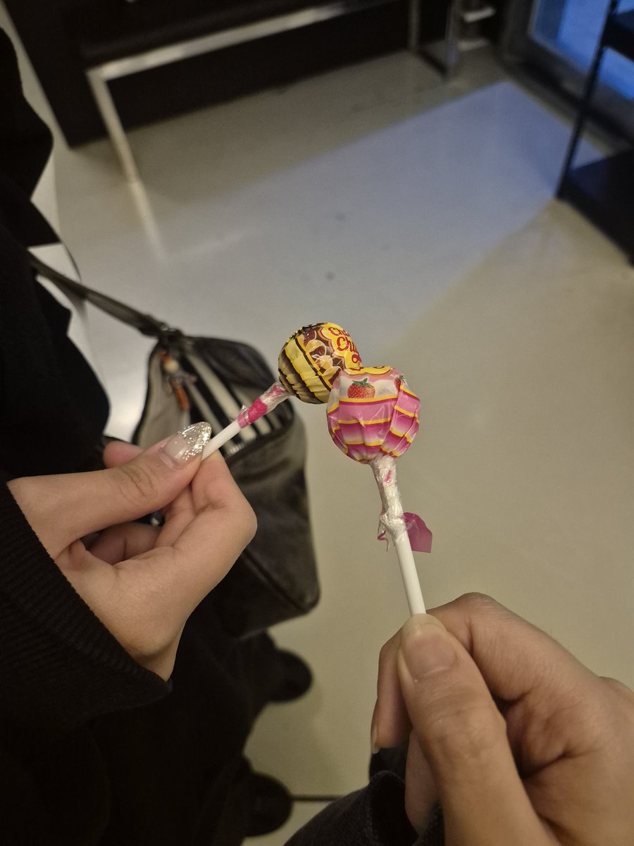 화이트데이라고 사탕 준비한 센스🩵
센스는 아주 여전해 감동🤍