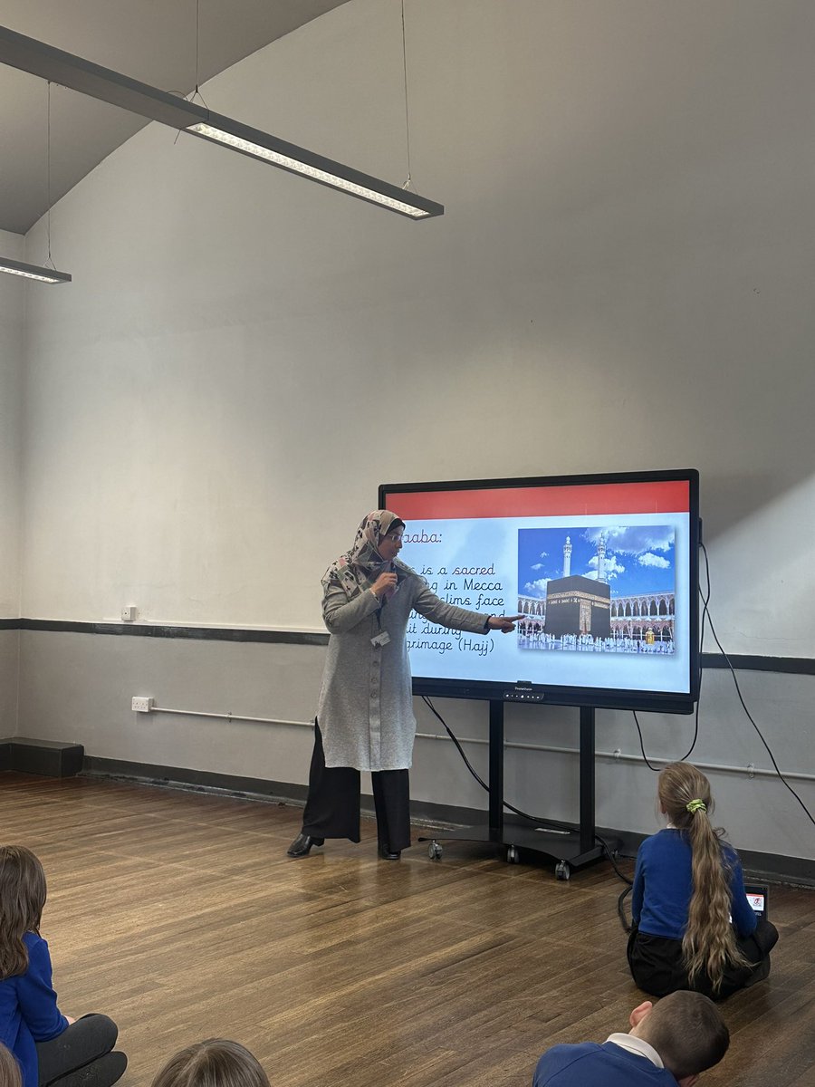 OwstonPPA's tweet image. Mrs Sharaf delivered an inspiring assembly on Islam to each year group, sharing fascinating artefacts and insights into her faith ✨

A wonderful opportunity for our students to learn, ask questions, and celebrate diversity! ☪️🕋

#ReligiousEducation #CulturalUnderstanding