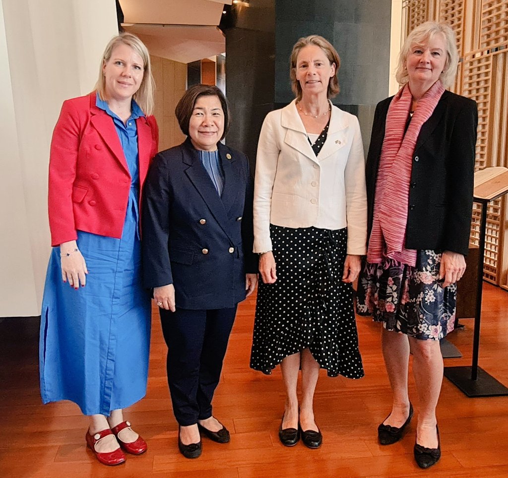 An inspiring meeting with the new 🇹🇭 CEO of <a href="/MRCMekong/">MRC</a>, Khun Busadee Santipitaks, as we mark 30 years of the important Mekong Agreement and equally as many years of cooperation between Sweden 🇸🇪 and the MRC. Cooperation is key in meeting the challenges facing the Mekong River.