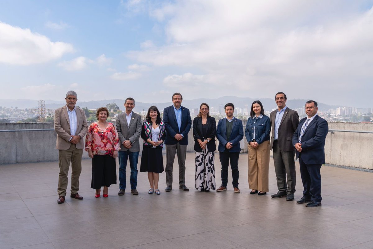 vrim_udec's tweet photo. Rector @udeconcepcion, Carlos Saavedra, y Vicerrectora de Relaciones Institucionales y Vinculación con el Medio, #VRIMUdeC, Ximena Gauché, participan en reunión de la Comisión de VcM de @UniversidadesG9 que se desarrolla en la @ucscconcepcion. https://t.co/4dhql2bIeG