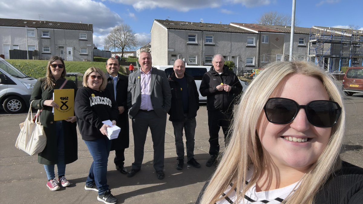 Lovely afternoon in Craigend talking to people about the North East by-election on Thursday - lots of people already sent their vote away for Donna McGill 💛

Thanks to <a href="/BobDorisSNP/">Bob Doris</a> &amp; the <a href="/Maryhill_SNP/">SNP Maryhill & Springburn Branch</a> team 👏🏼