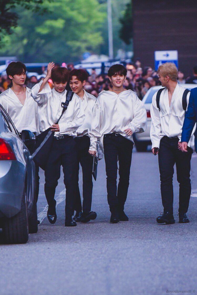 뉴이스트13주년축하해사랑해🩷
#뉴이스트_데뷔13주년_축하해
어떤이름으로든언제나늘함께걸을게
#NUEST_13TH_ANNIVERSARY
뉴이스트와러브는행복하게살았습니다🫶🏻
#뉴이스트 #NUEST