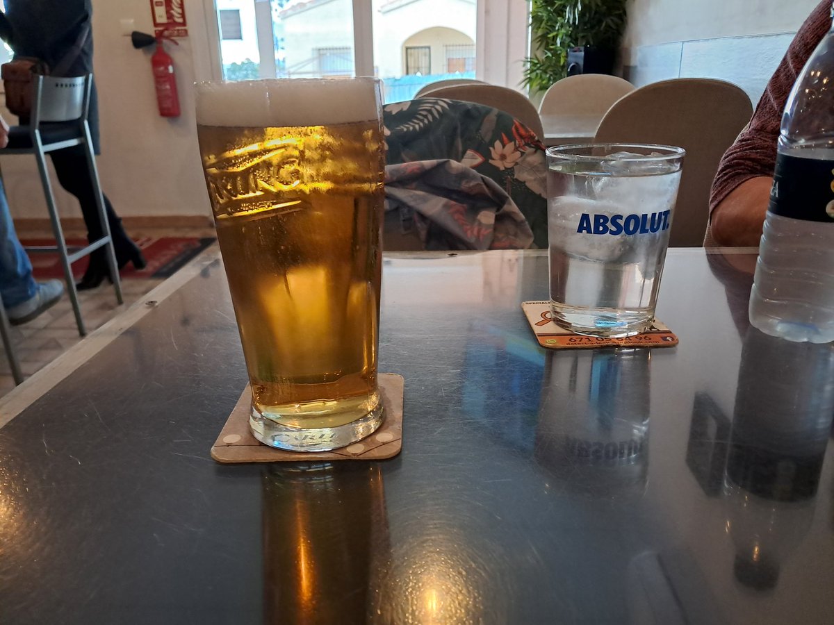 MrWayneGarton's tweet photo. Friday so it's Woodstock and the predictions, made it just before the heavens opened #TerraceView https://t.co/uqeDVlxb0s
