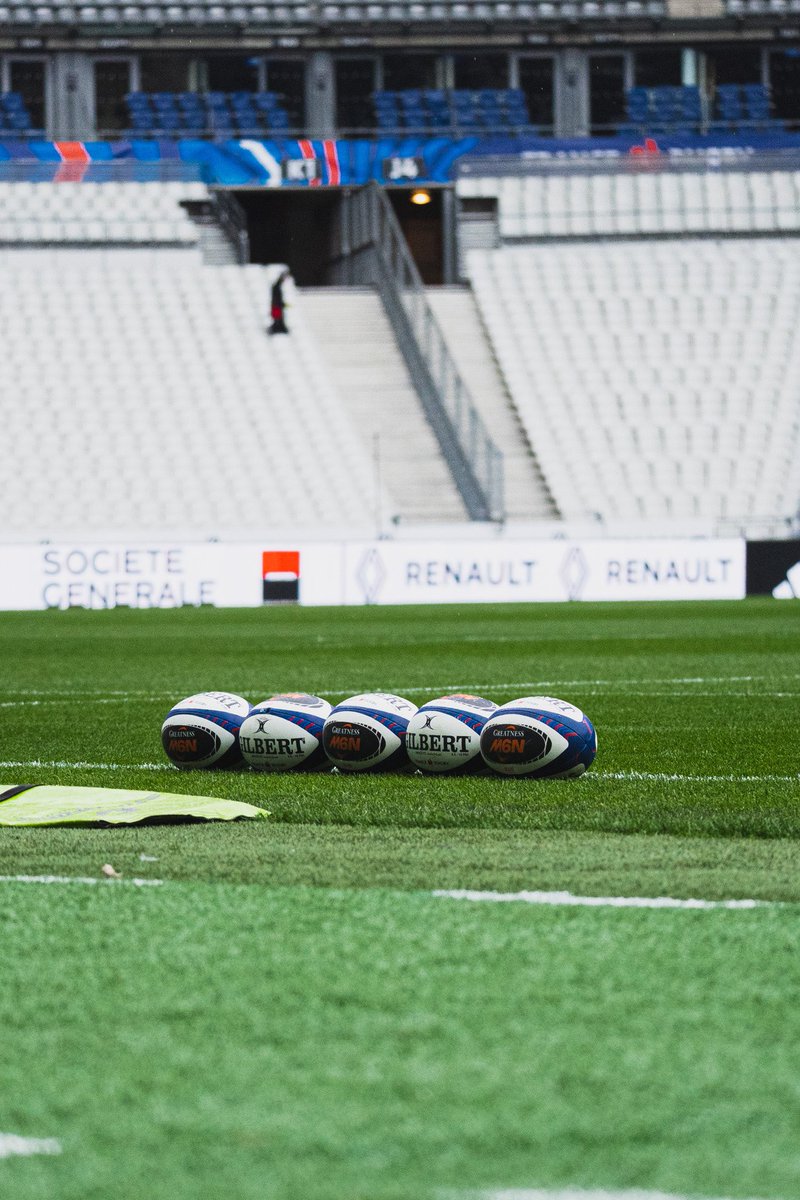 OvalieMedia's tweet photo. En direct du Captain Run avec le XV de France 🇫🇷 

#SixNations2025 #rugby #france https://t.co/0kyMLU3bVr