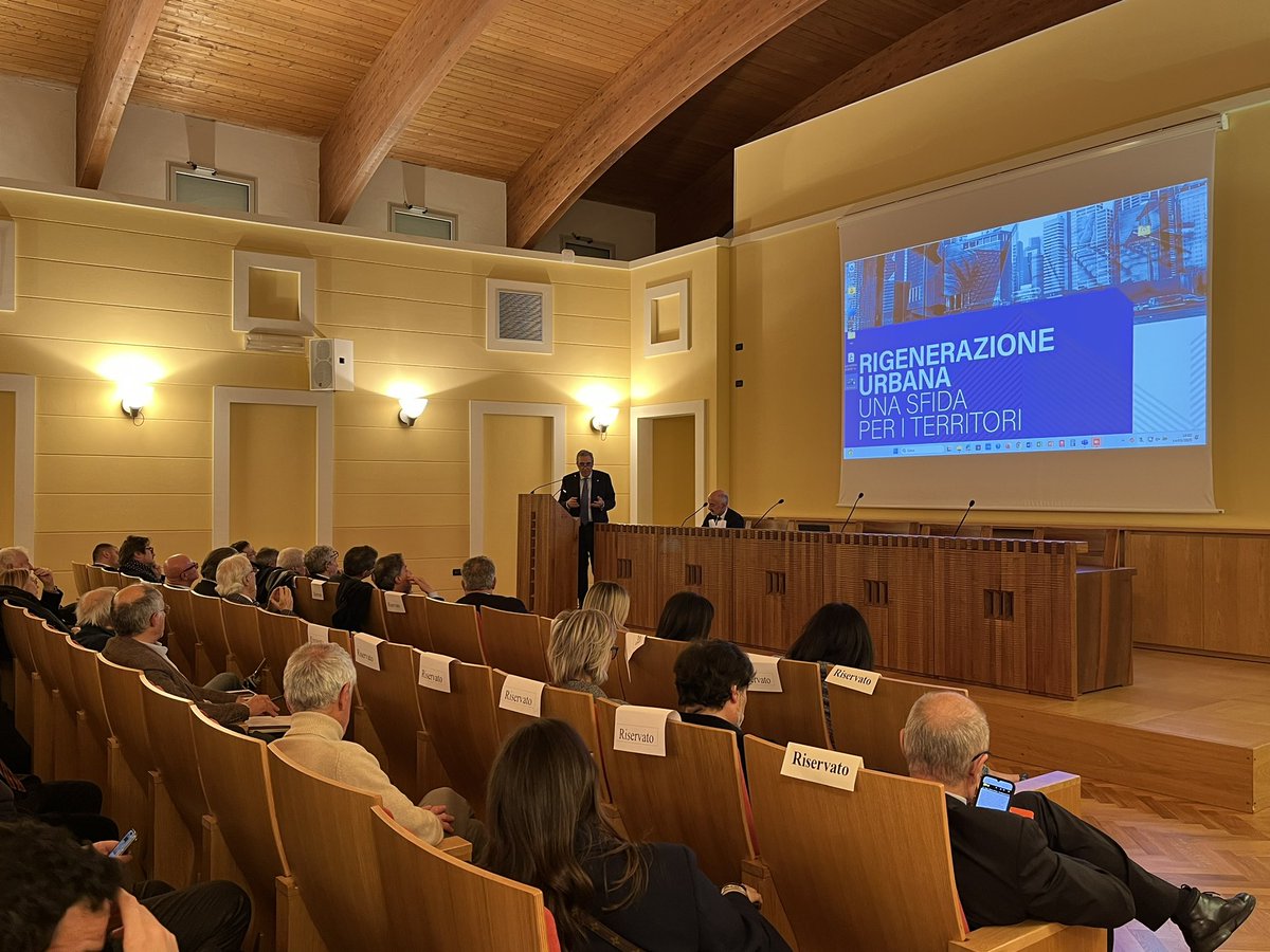 gasparripdl's tweet image. A #Brescia ho parlato di Rigenerazione Urbana con #Ance. La legge è arrivata al punto della discussione degli emendamenti e bisogna ringraziare anche i diversi ordini professionali che hanno saputo lavorare insieme per un unico obiettivo. Siamo fiduciosi!
