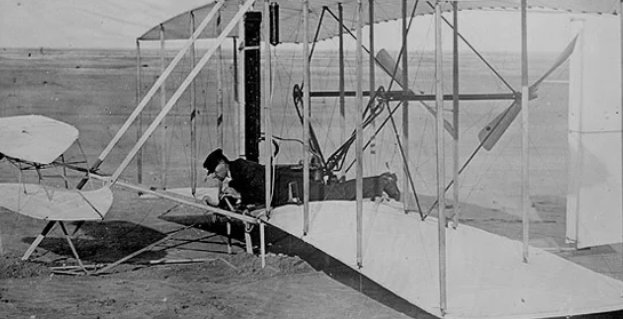 NoneG47990's tweet photo. Airplanes: How it started https://t.co/uxk9iT9KgC