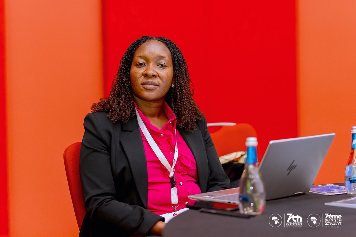AfHEA_Africa's tweet photo. 👑 Nous avons couronné notre dernière session parallèle ! Une conclusion puissante à des discussions perspicaces à #AfHEA2025. L'impact se poursuit ! 💡✨ #Day5 #FinalSession #Legacy https://t.co/HhpZs96YHR
