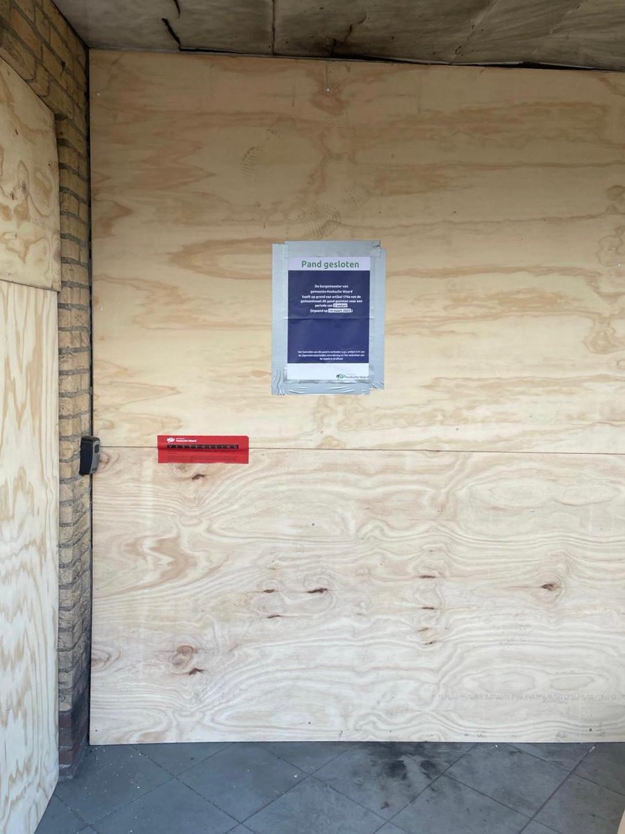 Burgemeester Van Heijningen heeft met het oog op de veiligheid voor de omgeving per direct een woning aan de Dorpsstraat in Maasdam gesloten. De reden voor deze sluiting is dat gisteravond bij de woning een explosie plaatsvond. 👉 bit.ly/4hFkoBb