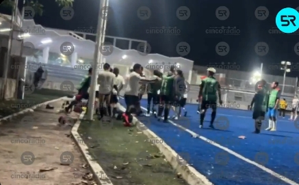 laredcincoradio's tweet photo. ⚽️💥 || Riña en el Club Alpha 2 deja dos heridos; agresor sigue prófugo. #ClubAlpha #Deportes #Riña
Lee más aquí...https://t.co/hGAe6tRO05 https://t.co/9n04GfJbx1
