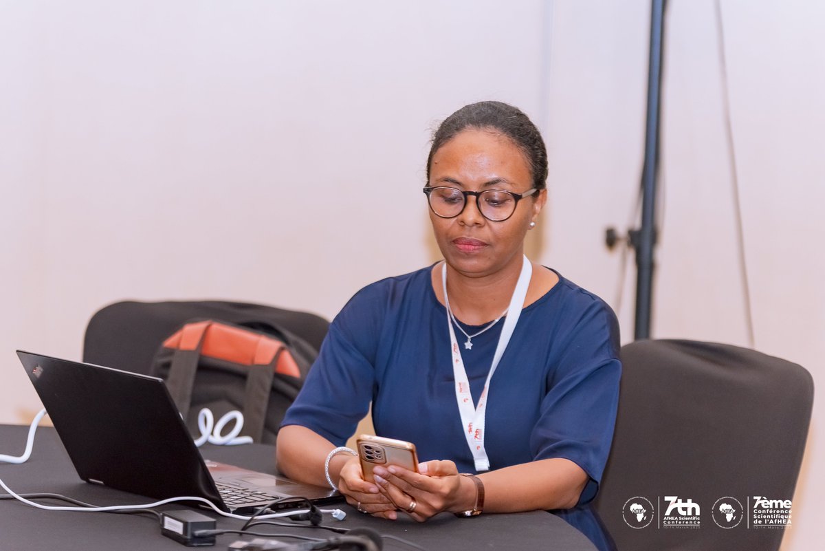 AfHEA_Africa's tweet photo. 👑 Nous avons couronné notre dernière session parallèle ! Une conclusion puissante à des discussions perspicaces à #AfHEA2025. L'impact se poursuit ! 💡✨ #Day5 #FinalSession #Legacy https://t.co/DVizmzS0N3