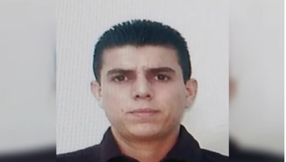 Diariodenarco's tweet photo. Juan Carlos Valencia González El R-03", el hijastro de "El Mencho" el verdadero jefe de El CJNG y heredero al trono.

El liderazgo del El Pelón o El 03" Seriedad y porte se distingue el señorón. El número 3 la clave que se le asignó, bélica la cosa, por la perla tapatía se ve el power que se carga porque trae un equipón.

NOTA EN EL ENLACE: https://t.co/Uk7XWUoZ28
