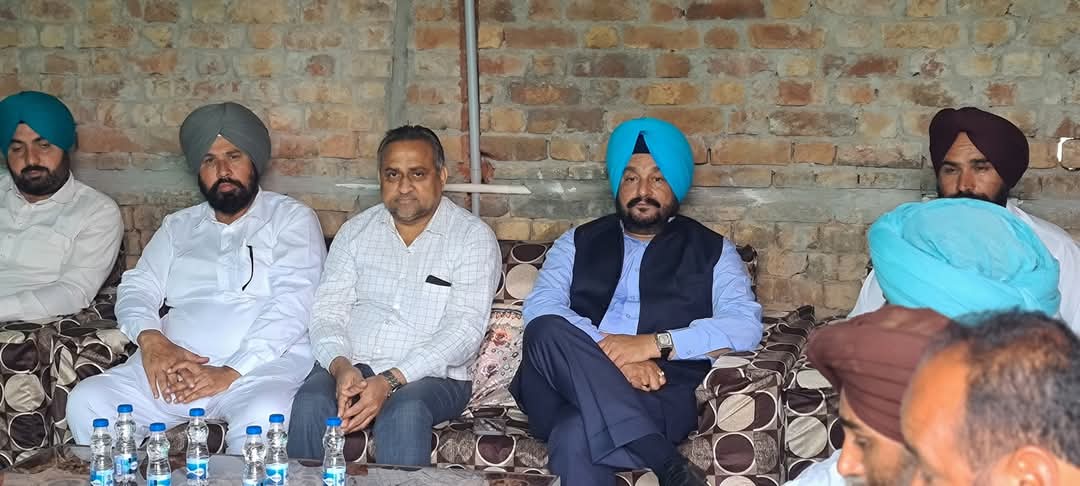 IsBHULLAR3's tweet photo. ਅੱਜ ਹਲਕਾ ਰਾਮਪੁਰਾ ਫੂਲ ਦੇ ਪਿੰਡ ਜਲਾਲ ਤੋਂ ਸ. ਸਰਬਜੀਤ ਸਿੰਘ s/o ਸ. ਫੌਜਾ ਸਿੰਘ ਜੀ ਦੇ ਗ੍ਰਹਿ ਵਿਖੇ ਆਪਣੇ ਸਾਥੀਆਂ ਨਾਲ ਸਮਾਂ ਬਤੀਤ ਕੀਤਾ ਅਤੇ ਸਤਿਕਾਰਯੋਗ ਬਜੁਰਗਾਂ ਨਾਲ ਬੀਤੇ ਸਮੇਂ ਦੀਆਂ ਯਾਦਾਂ ਨੂੰ ਤਾਜ਼ਾ ਕੀਤਾ । @gurpreetkangar

#halkarampuraphul https://t.co/wgfZWHeDGe