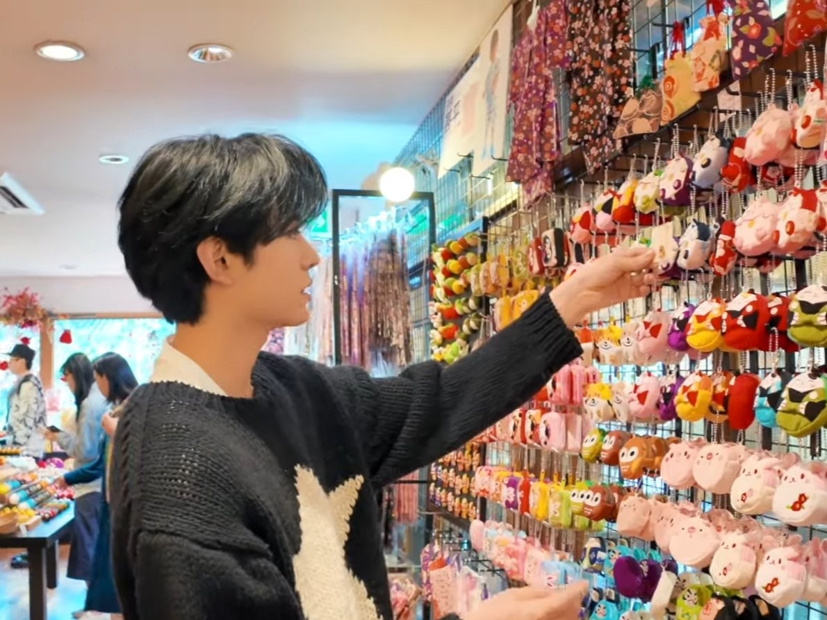 atmalegawa's tweet photo. #SKYRIES lagi jajan yang imut-imut 😋🩷 https://t.co/unw4ZYWsYG