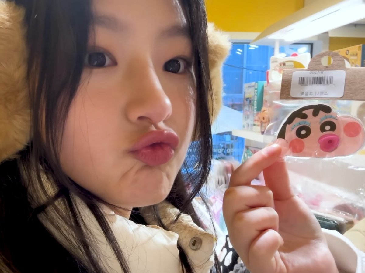 atmalegawa's tweet photo. #SKYRIES lagi jajan yang imut-imut 😋🩷 https://t.co/unw4ZYWsYG