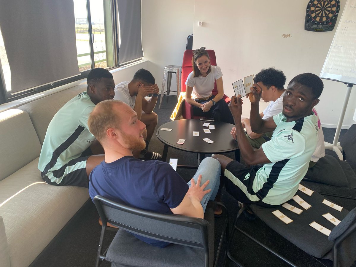 Le mercredi 5 mars, les joueurs professionnels du <a href="/FCMetz/">FC Metz ☨</a>, accompagnés du staff et de groupes de supporters, ont participé à des ateliers de sensibilisation aux violences sexistes et sexuelles. Ces sessions ont été animées par notre ambassadrice Cyrielle, sa déléguée Amélie et