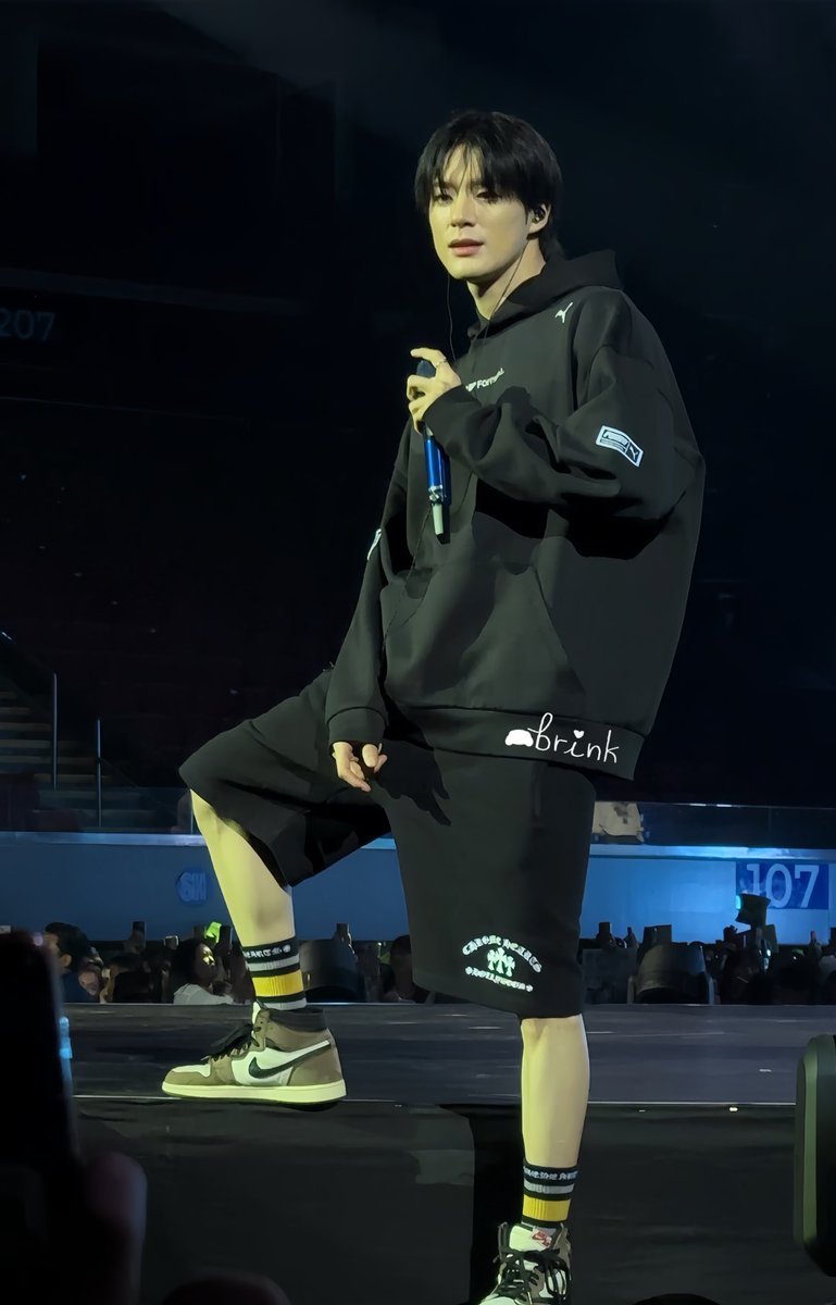 happierjeno's tweet photo. this is how jeno looks like in real life https://t.co/6kHdl6Rrvm