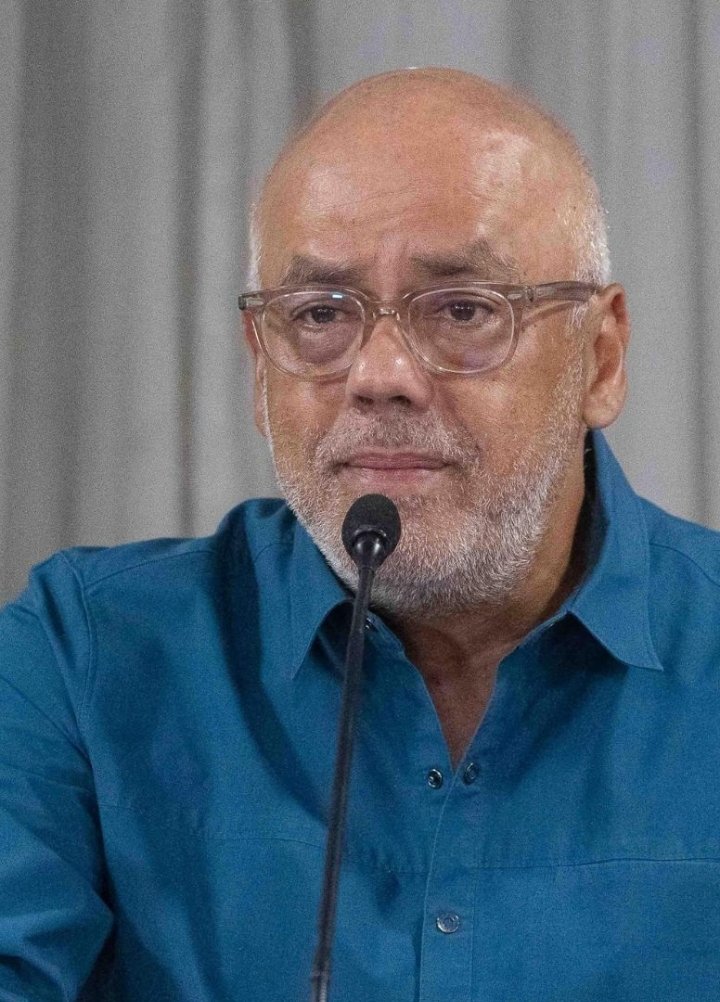 AlejandroC25712's tweet photo. Que le pasará al marisco triste vale 🤔 será que ahora no podrá robarse parte del dinero que facturaban con Chevron https://t.co/saYOVcPyJW