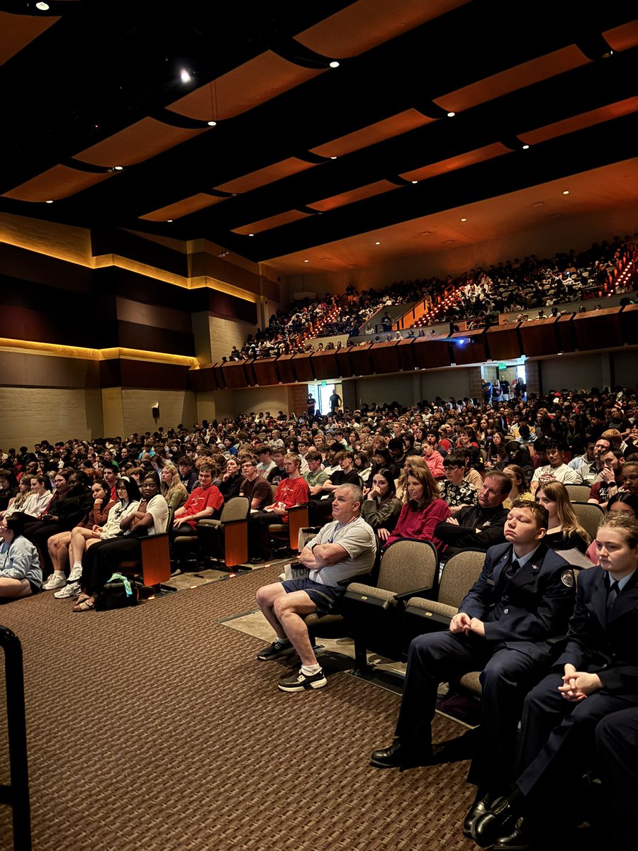 🎉 Today, we celebrated over 400 students’ outstanding academic achievements at the Wahawk Academic Awards Ceremony! 🏆👏 Special thanks to Wahawk alum Lincoln Conrey for returning to inspire the next generation with his powerful words! #WahawkProud #AcademicExcellence 🎓🔥