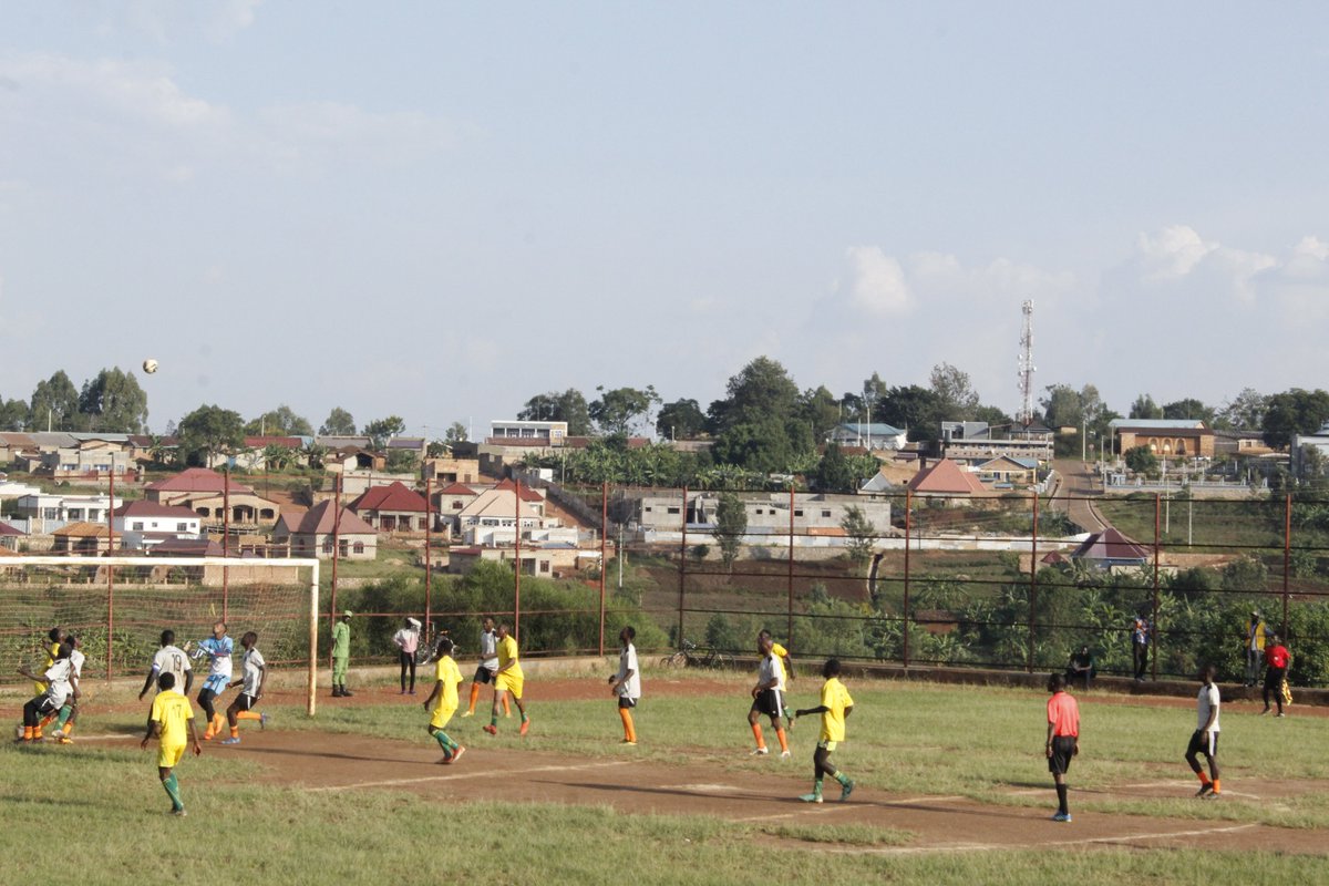 GISAGARAYEGO's tweet photo. None kuwa 14.03.2025
Amarushanwa y'umupira w'amaguru y'#UKC 2024-2025 ku rwego rw'#Intara y'Amajyepfo yabereye mu karere ka #Gisagara mu bagabo ikipe itsinze ni iy'Umurenge wa #Ndora/Gisagara 2-0  #Munini/Nyaruguru,
mu bagore #Save/Gisagara P4-P2 #Ruramba/Nyaruguru @Rwanda_Sports https://t.co/dHQlqJxy2R