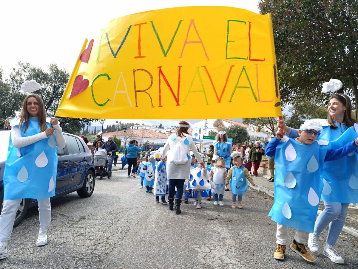 ceipcortesfront's tweet photo. Hoy hemos celebrado el Carnaval, realizando con el alumnado de Infantil, aula específica y primer ciclo de Primaria un pasacalles. Luego, en colaboración con la Biblioteca municipal se ha leído/interpretado un cuento llamado “El viaje de unas gotitas de lluvia”. @cortesdelafron https://t.co/XGiueg10cO