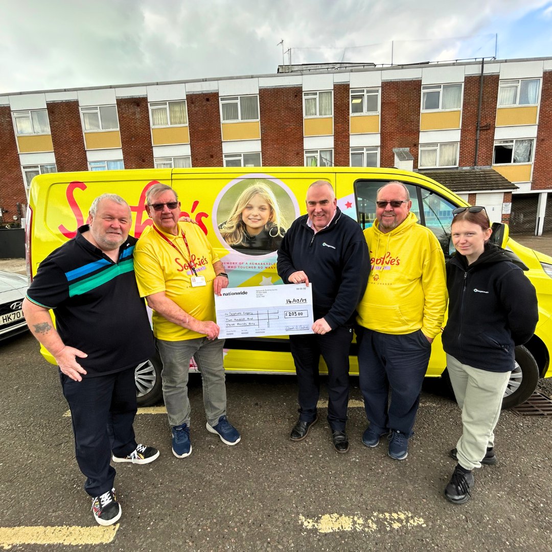 StagecoachSouth's tweet photo. A moment to celebrate!
Thomas & Frances Raistrick, Stagecoach South bus drivers, have officially handed over £203 to Sophie’s Legacy, through their fundraising initatives.
Find out more - https://t.co/gVkf3iUQhP
#CommunityHeroes #Fundraising #ChequePresentation https://t.co/UKCEZN9Zdq